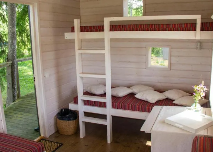 Kamp Mornamaa Puumaja Pesae 1 *